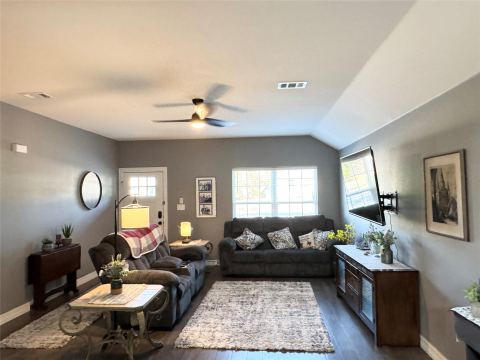 617 N Jordan Street, Whitesboro, TX 76273 — photo 2