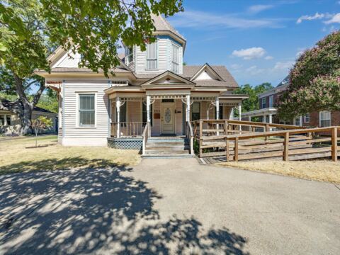 504 W Knox Street, Ennis