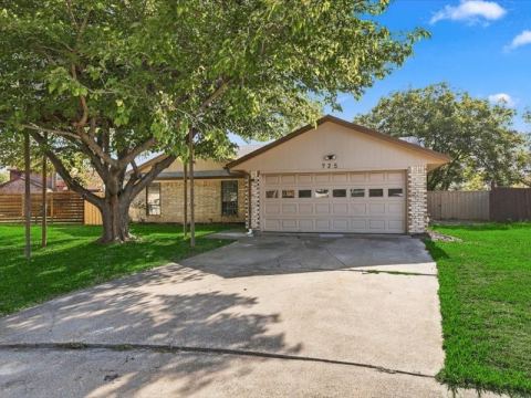 725 Southridge Court, Grand Prairie