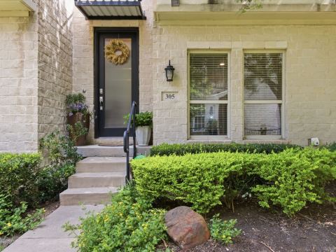 7333 Valley View Lane 305, Dallas