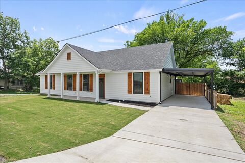 108 S Manson Street, Wolfe City, TX 75496 — photo 3
