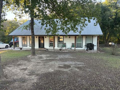 834 County Road 3444, Honey Grove