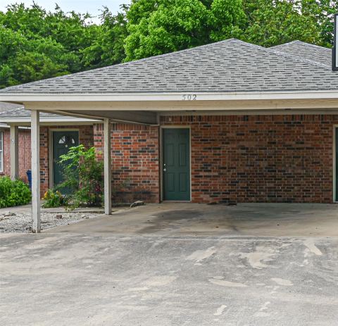 502 N Sewell Drive B, Decatur, TX 76234 — photo 2