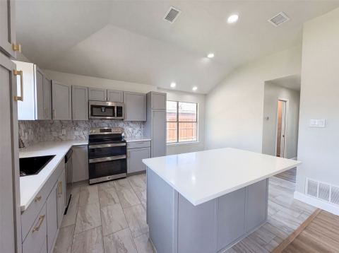 309 Marshall Creek Road, Roanoke, TX 76262 — photo 2