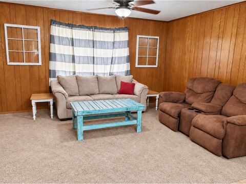 317 N Kuykendall, Quinlan, TX 75474 — photo 2