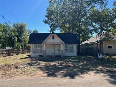 111 W Wolfe Street, Grand Saline