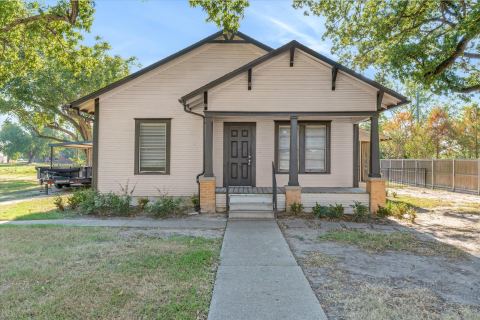 307 S Crockett Street, Edgewood