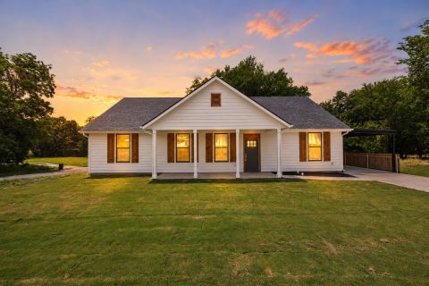 108 S Manson Street, Wolfe City