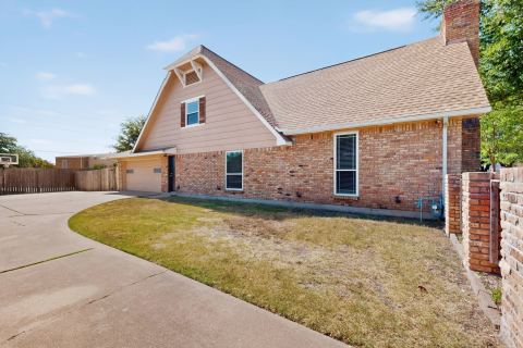 1380 Green Hills Court, Duncanville, TX 75137 — photo 2