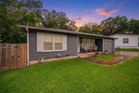 1307 N Gaines Street, Ennis, TX 75119 — photo 2