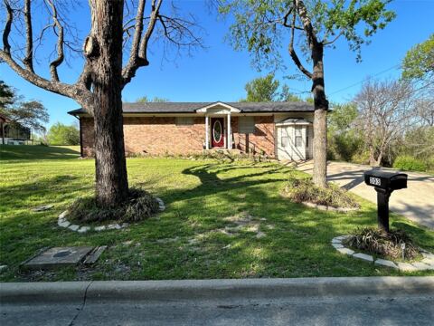 303 N Caesar Street, Ennis