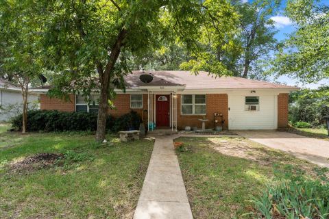 402 E Cook Street, Eustace