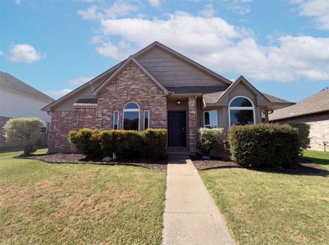 713 Lake Bluff Drive, Flower Mound