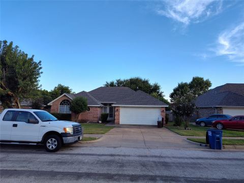 121 Canterbury Street, Euless
