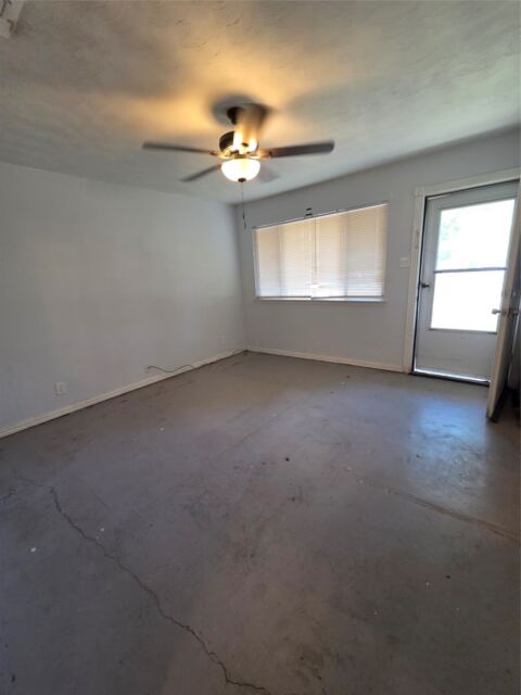 302 S Joyce Street, Lacy Lakeview, TX 76705 — photo 2