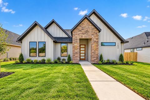 1632 W Wintergreen Road, Lancaster, TX 75134 — photo 2