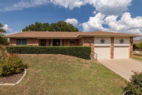 304 Lakeview Drive, Runaway Bay
