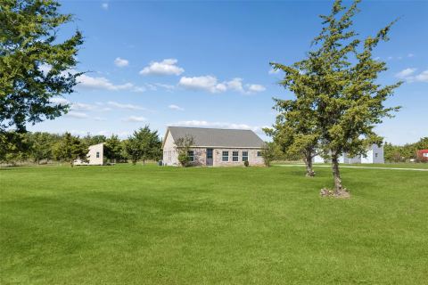 136 Judah Circle, Trenton, TX 75490 — photo 2