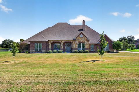 225 Diamond Rose Drive, Burleson