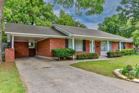 215 E Tennie Street, Gainesville, TX 76240 — photo 3