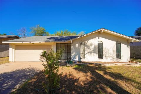 1035 Timberview Drive, Hutchins