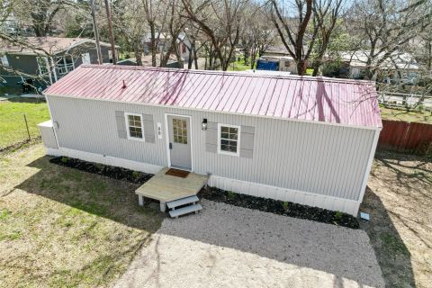 88 Live Oak Street, Alvarado