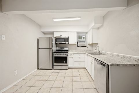 1001 W Elm Street 204, Denison