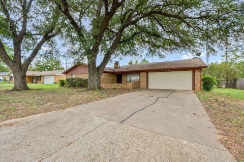 2802 S Murco Drive, Mineral Wells