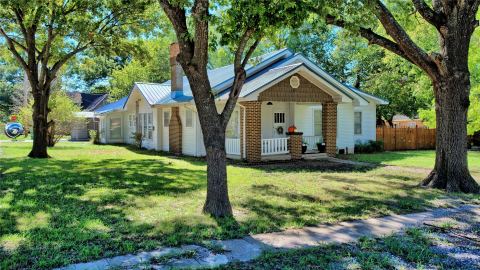 301 W Howell Street, St Jo