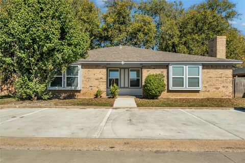 1319 Parkway Court, Arlington