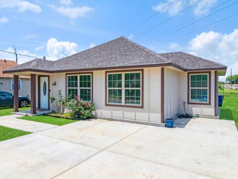 308 Avenue A, Ennis