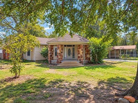 702 Pecan Street, Teague
