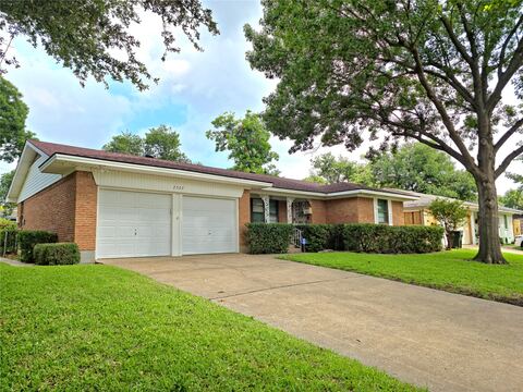 2522 Robin Lane