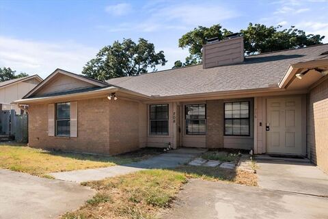 708 Woodland Court, Kennedale
