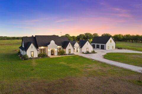 124 Private Road 3666, China Spring