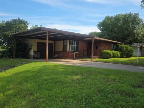 1213 Hillcrest Drive, Graham, TX 76450 — photo 3