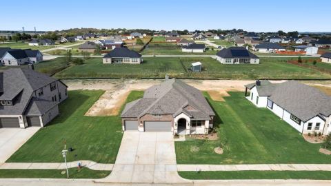 7013 Lilly Lane, Sanger, TX 76266 — photo 2