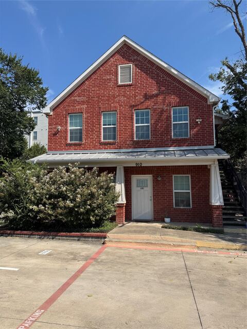 910 Fannin 203, Denton