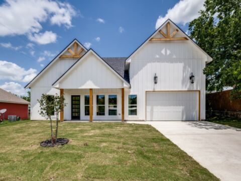 204 W Collins, Decatur, TX 76234 — photo 2