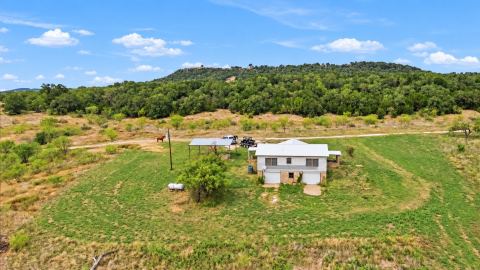 221 S Kinder Lane, Jacksboro, TX 76458 — photo 3