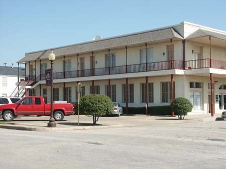 212 W Knox Street, Ennis