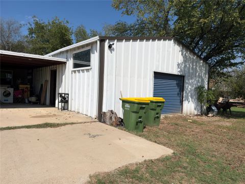 407 S Live Oak Avenue, Hubbard, TX 76648 — photo 2