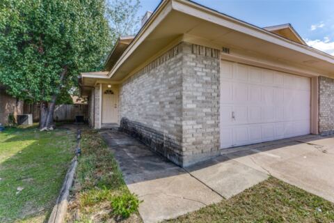 513 S Las Vegas Trail, White Settlement, TX 76108 — photo 2