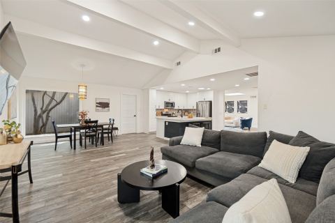 9038 Flicker Lane