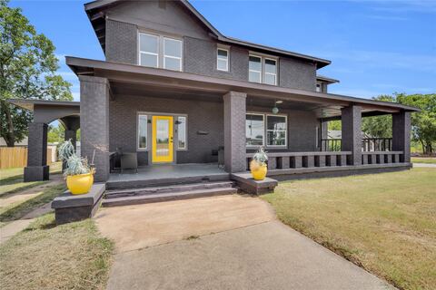 805 E Wise Street, Bowie, TX 76230 — photo 2