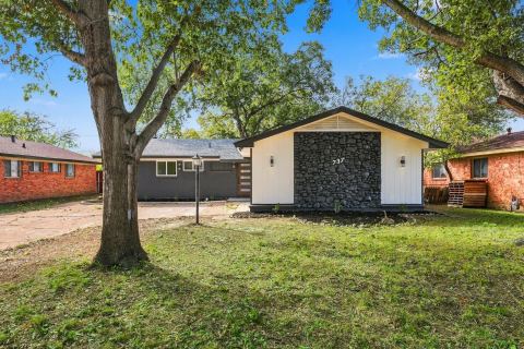 737 Blueberry Lane, Grand Prairie