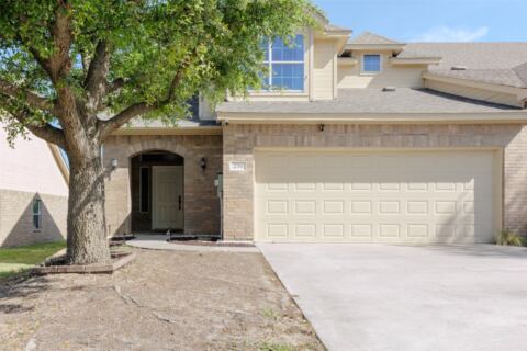 230 Greathouse Village, Decatur, TX 76234 — photo 2