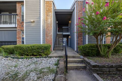 18333 Roehampton Drive 825, Dallas