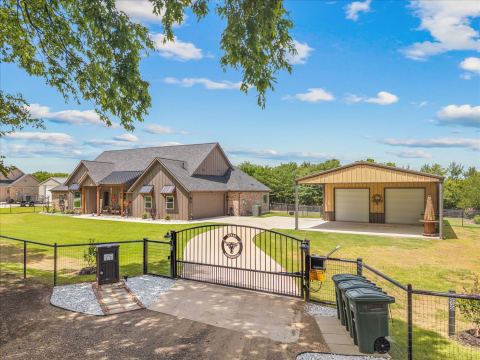 381 County Road 4945, Leonard