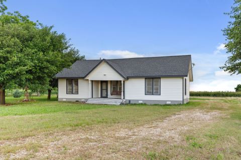 300 Grellhesl, West, TX 76691 — photo 3